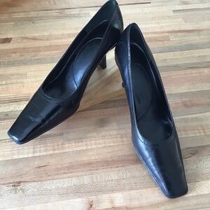 Nine & co. Black square toed 2.5” heel black leather pumps. Size 8.5